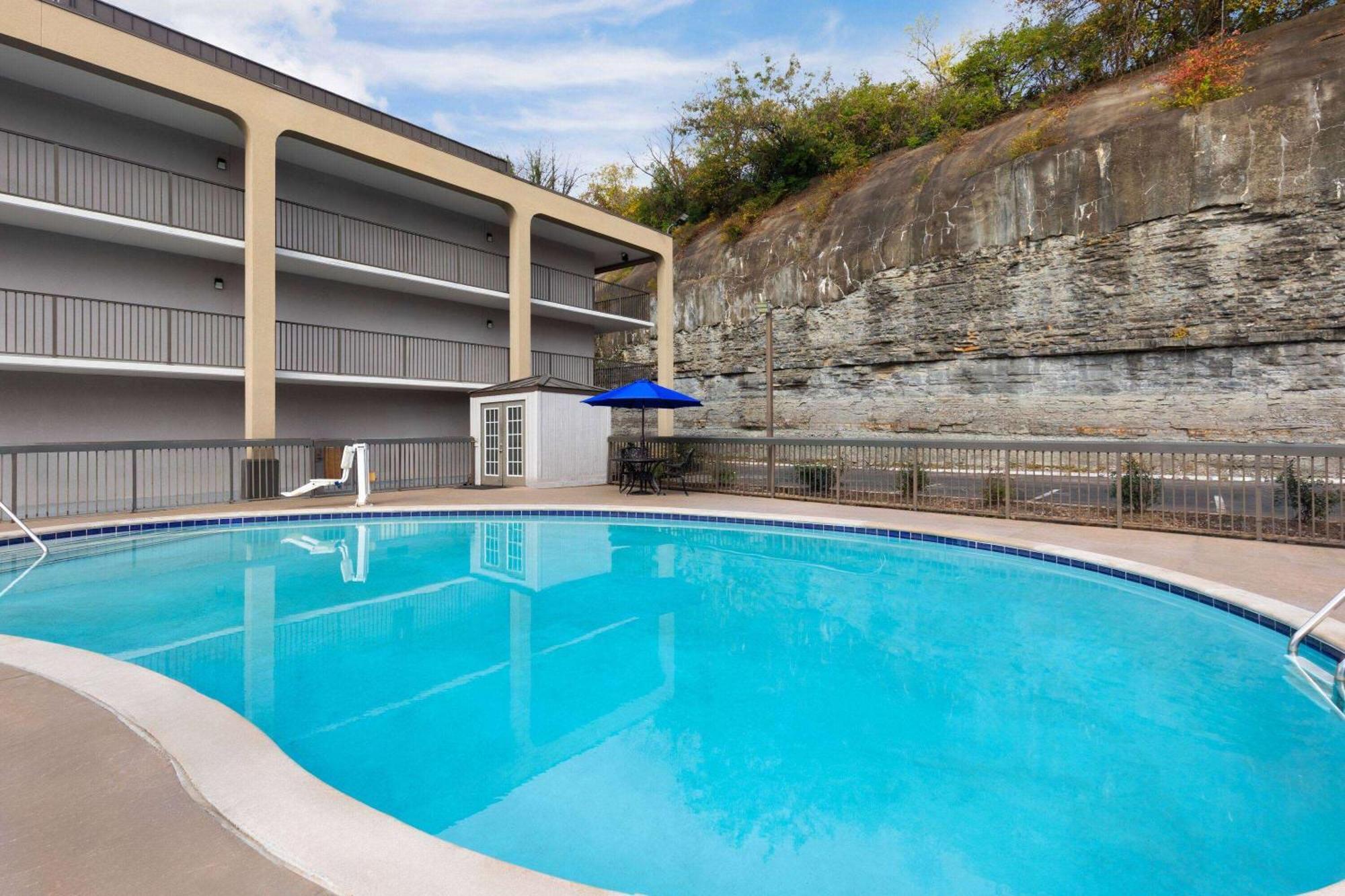 Baymont By Wyndham Nashville Airport Bagian luar foto
